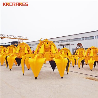 Uchopte pro manipulaci se šrotem